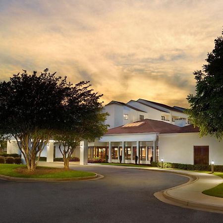 Отель Courtyard By Marriott Atlanta Executive Park/Emory Экстерьер фото