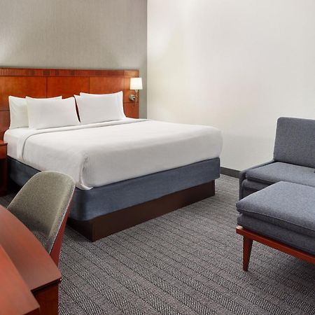 Отель Courtyard By Marriott Atlanta Executive Park/Emory Экстерьер фото
