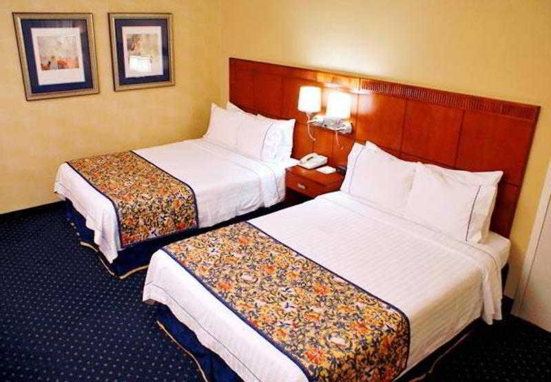 Отель Courtyard By Marriott Atlanta Executive Park/Emory Номер фото