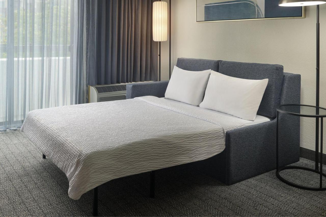 Отель Courtyard By Marriott Atlanta Executive Park/Emory Экстерьер фото