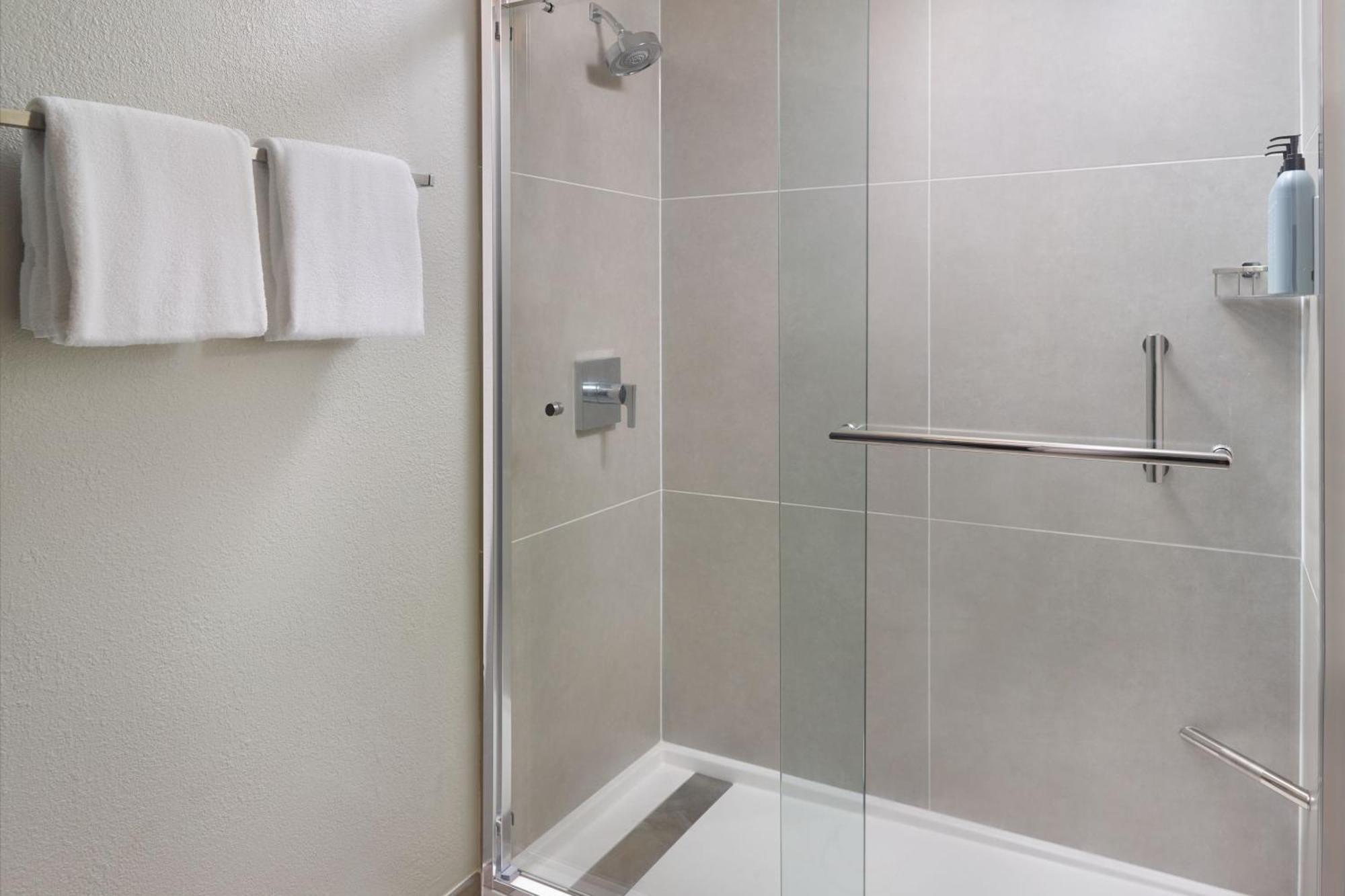 Отель Courtyard By Marriott Atlanta Executive Park/Emory Экстерьер фото