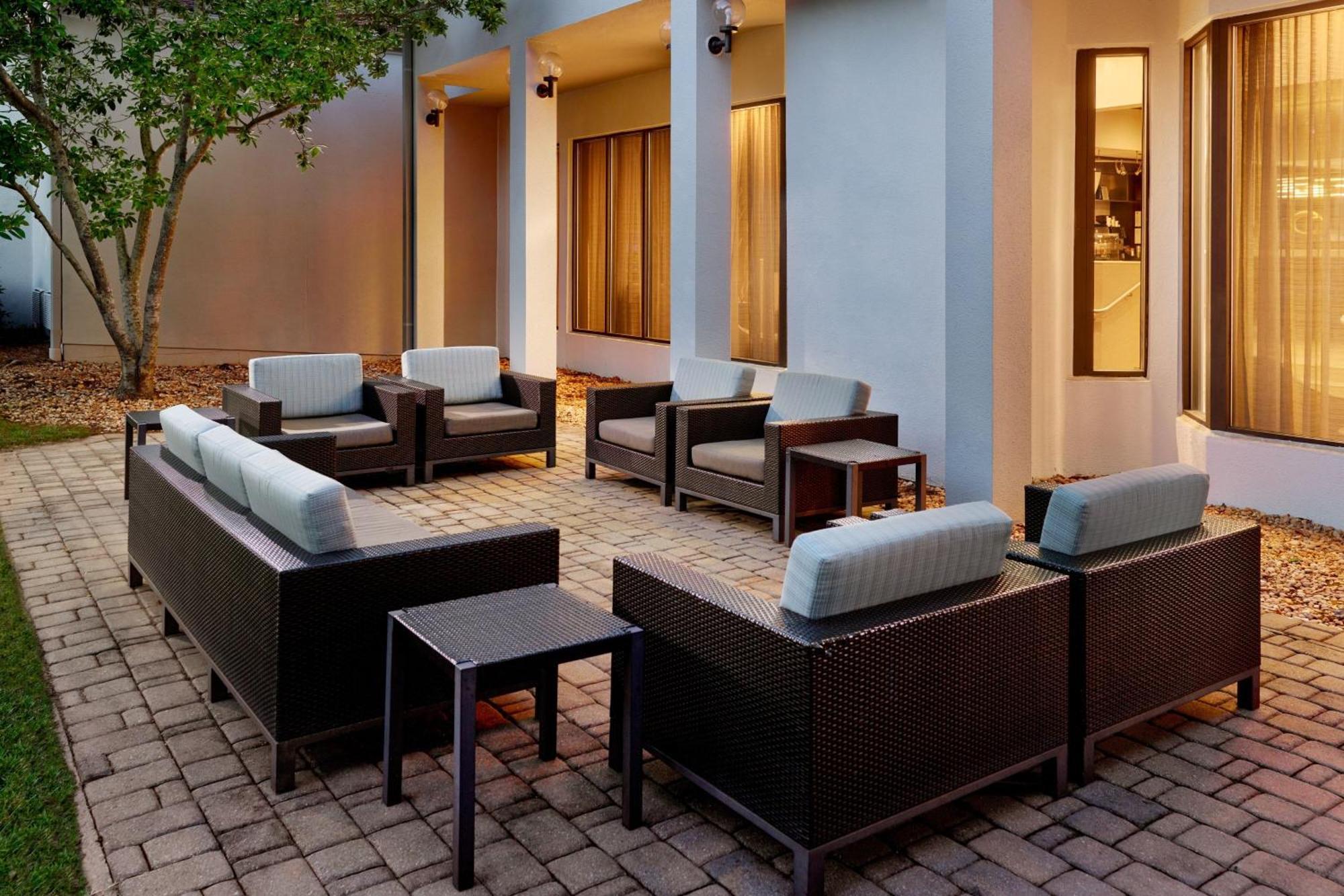 Отель Courtyard By Marriott Atlanta Executive Park/Emory Экстерьер фото