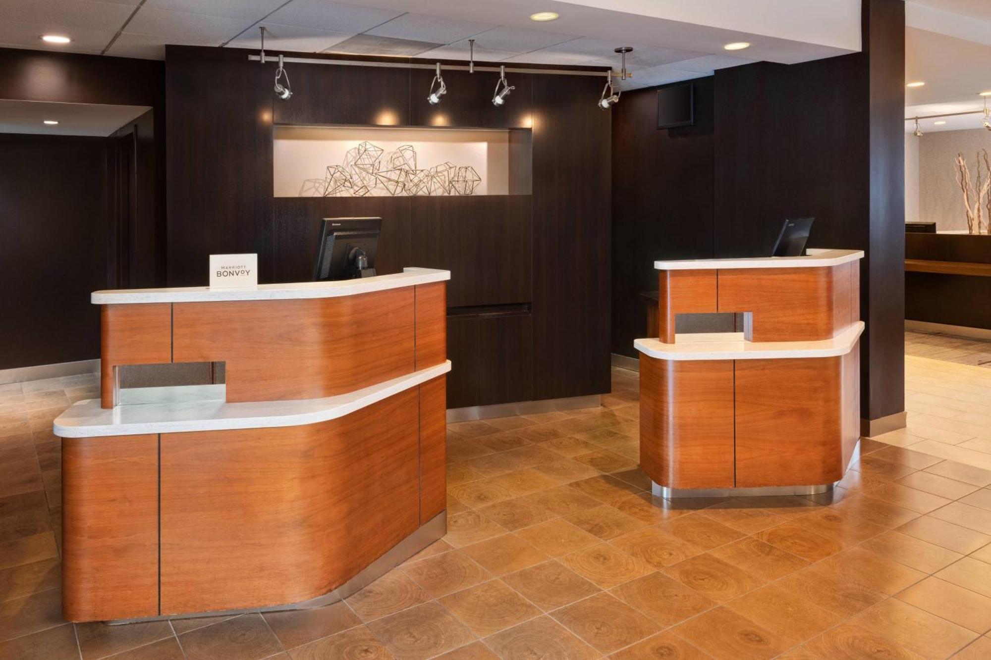 Отель Courtyard By Marriott Atlanta Executive Park/Emory Экстерьер фото