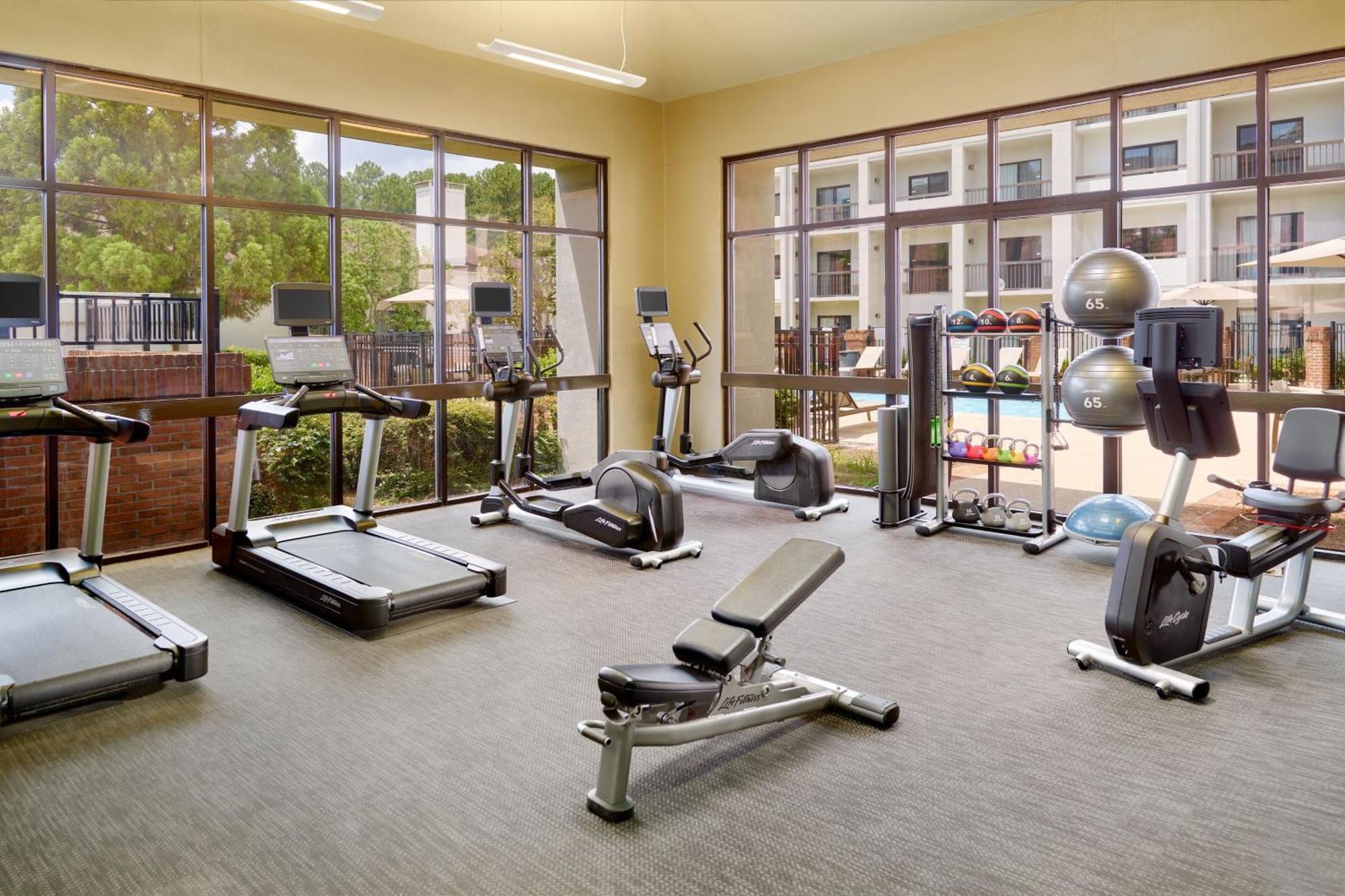 Отель Courtyard By Marriott Atlanta Executive Park/Emory Экстерьер фото
