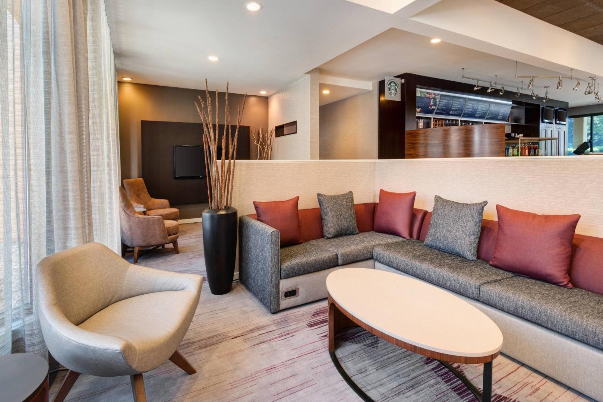 Отель Courtyard By Marriott Atlanta Executive Park/Emory Экстерьер фото
