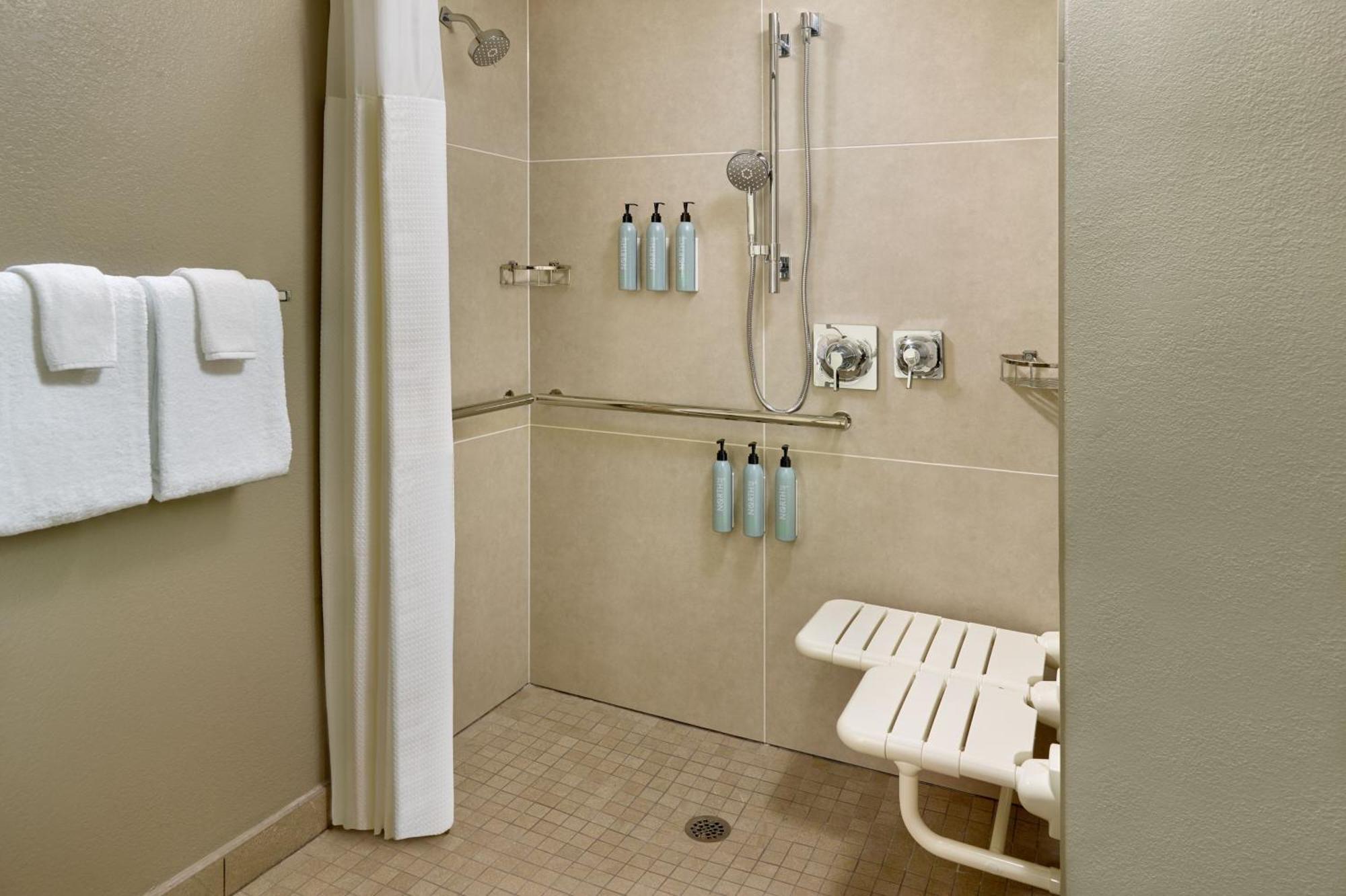 Отель Courtyard By Marriott Atlanta Executive Park/Emory Экстерьер фото