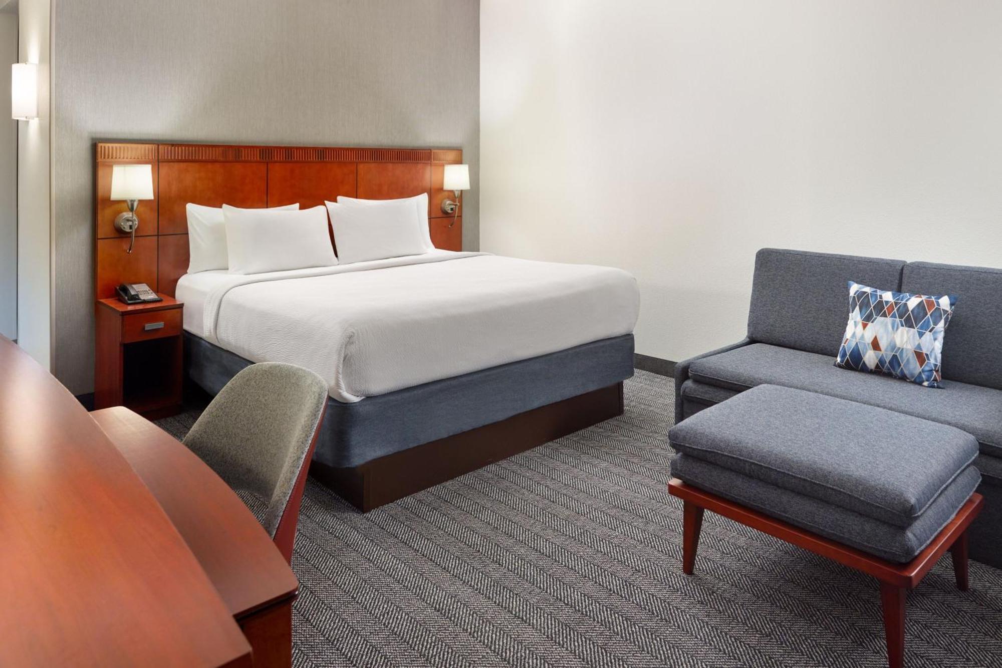 Отель Courtyard By Marriott Atlanta Executive Park/Emory Экстерьер фото