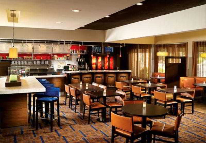 Отель Courtyard By Marriott Atlanta Executive Park/Emory Экстерьер фото
