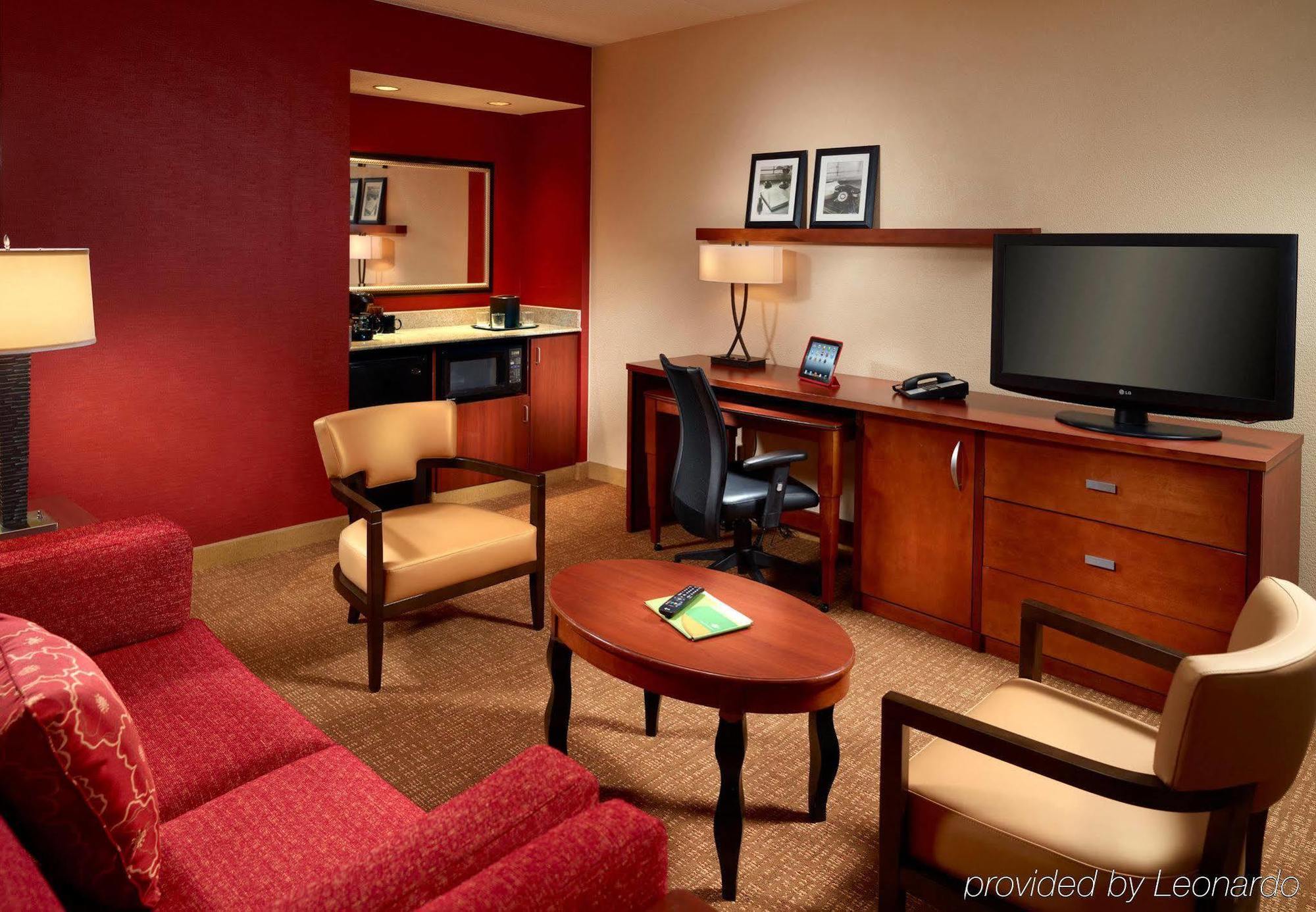 Отель Courtyard By Marriott Atlanta Executive Park/Emory Экстерьер фото