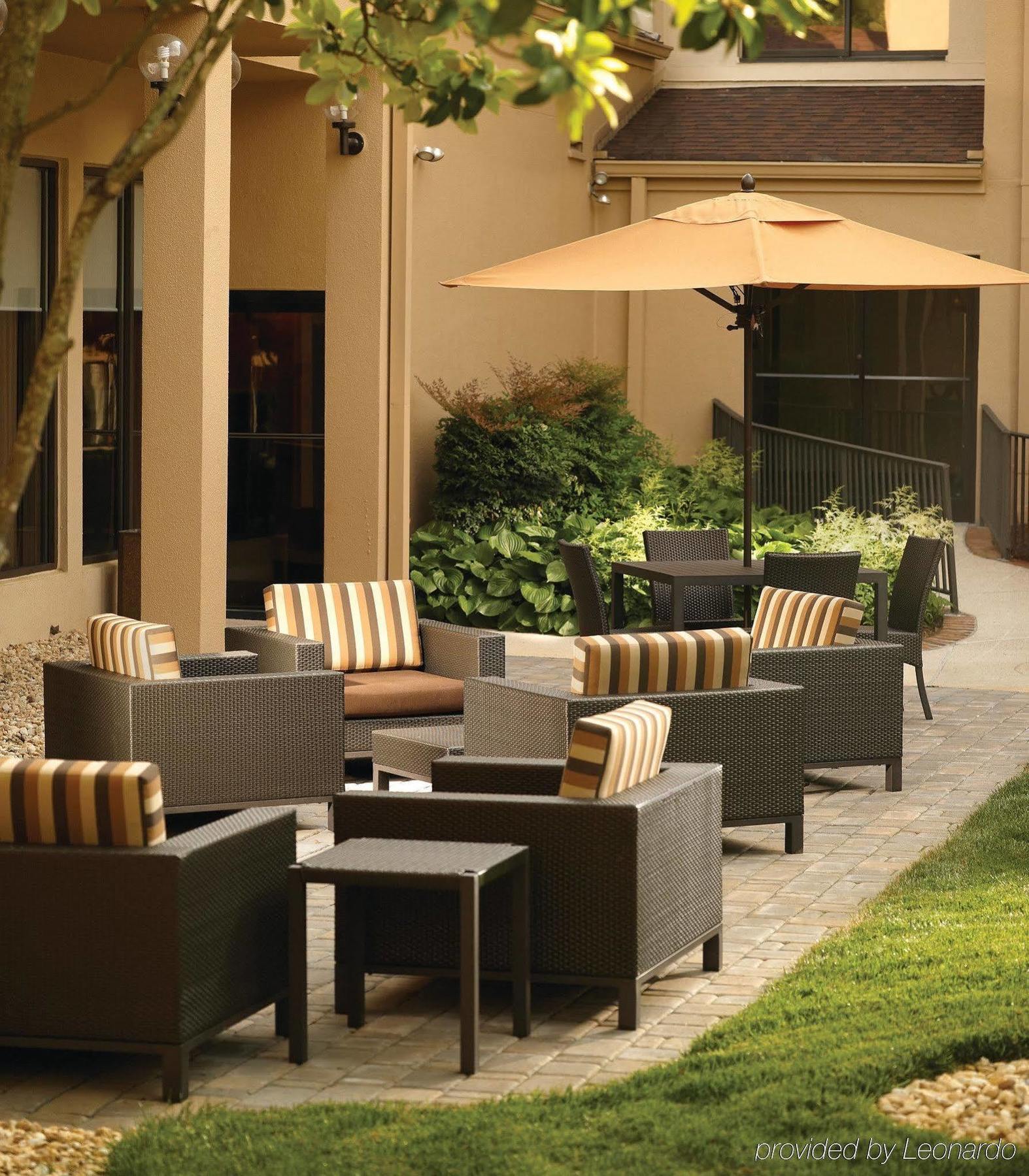 Отель Courtyard By Marriott Atlanta Executive Park/Emory Экстерьер фото