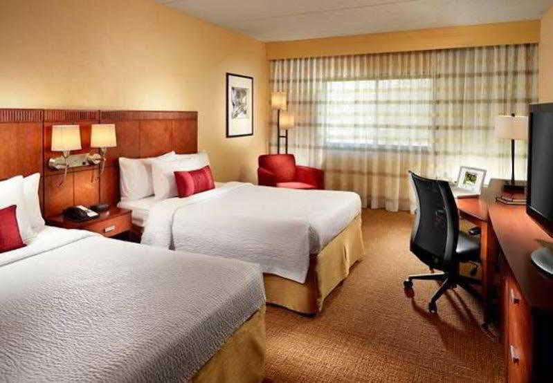 Отель Courtyard By Marriott Atlanta Executive Park/Emory Экстерьер фото