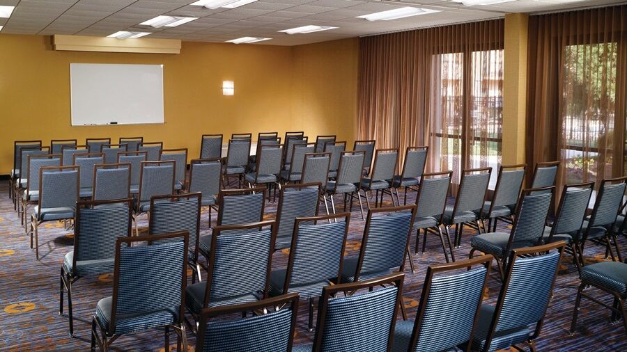 Отель Courtyard By Marriott Atlanta Executive Park/Emory Экстерьер фото