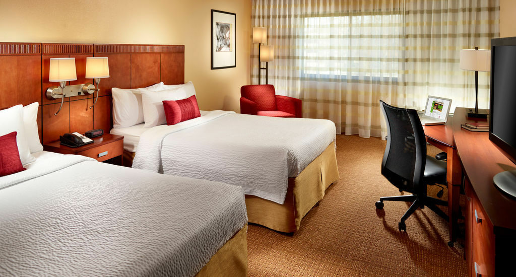 Отель Courtyard By Marriott Atlanta Executive Park/Emory Экстерьер фото