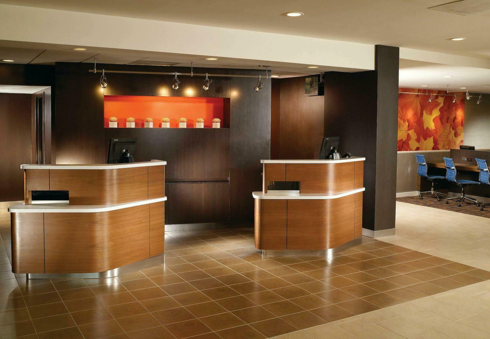 Отель Courtyard By Marriott Atlanta Executive Park/Emory Экстерьер фото